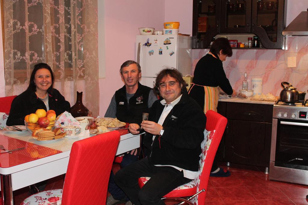 Guesthouse Medea On Pushkini 4 Кутаїсі Екстер'єр фото